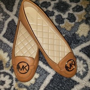 Michael  Kors  flats